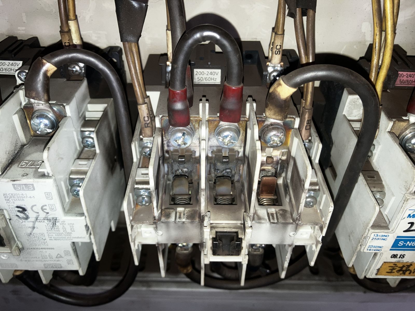 電磁接触器の接点の摩耗